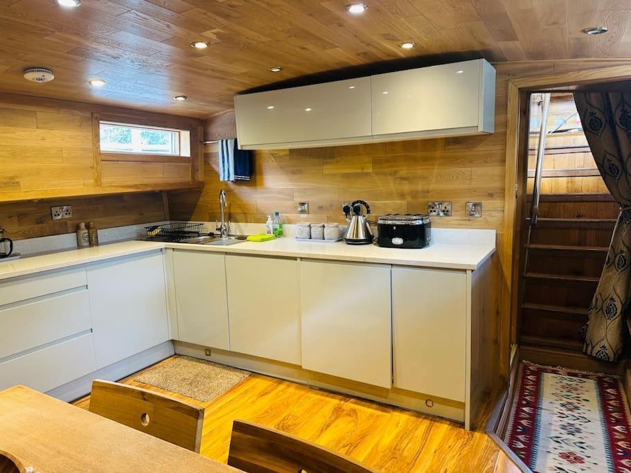 Unique Houseboat Experience I Central City Break York Ngoại thất bức ảnh