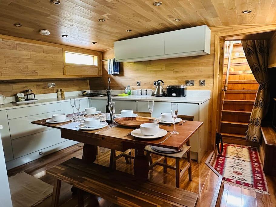 Unique Houseboat Experience I Central City Break York Ngoại thất bức ảnh