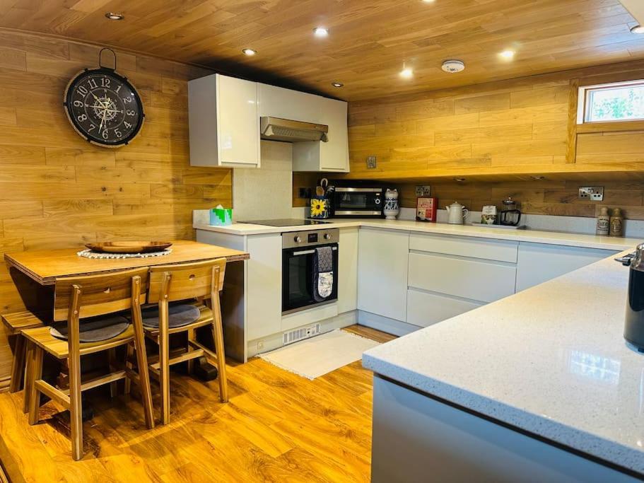 Unique Houseboat Experience I Central City Break York Ngoại thất bức ảnh